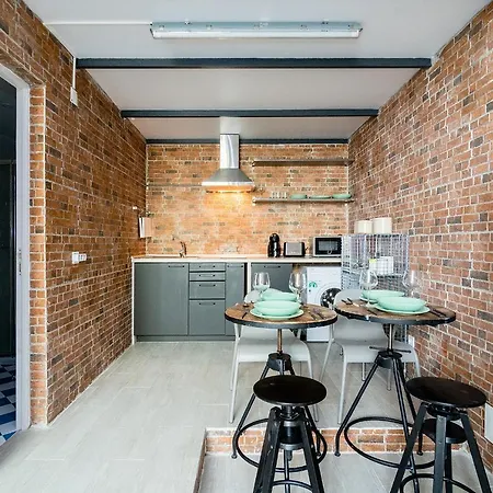 Stylish Industrial Loft For 4 In Alcantara Apartment
